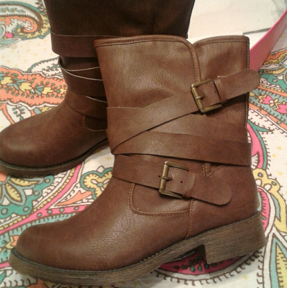 Boots - Picture 2 of 4